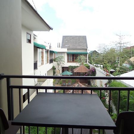Royal Majesty Villas Kuta  Exterior photo