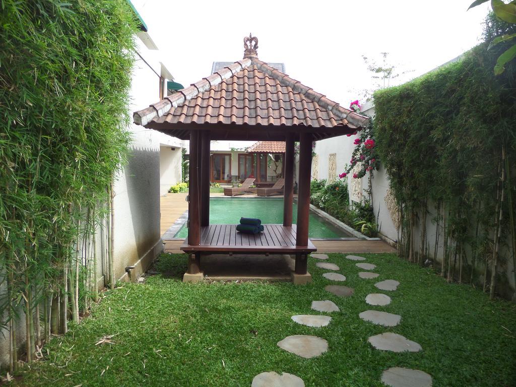 Royal Majesty Villas Kuta  Exterior photo