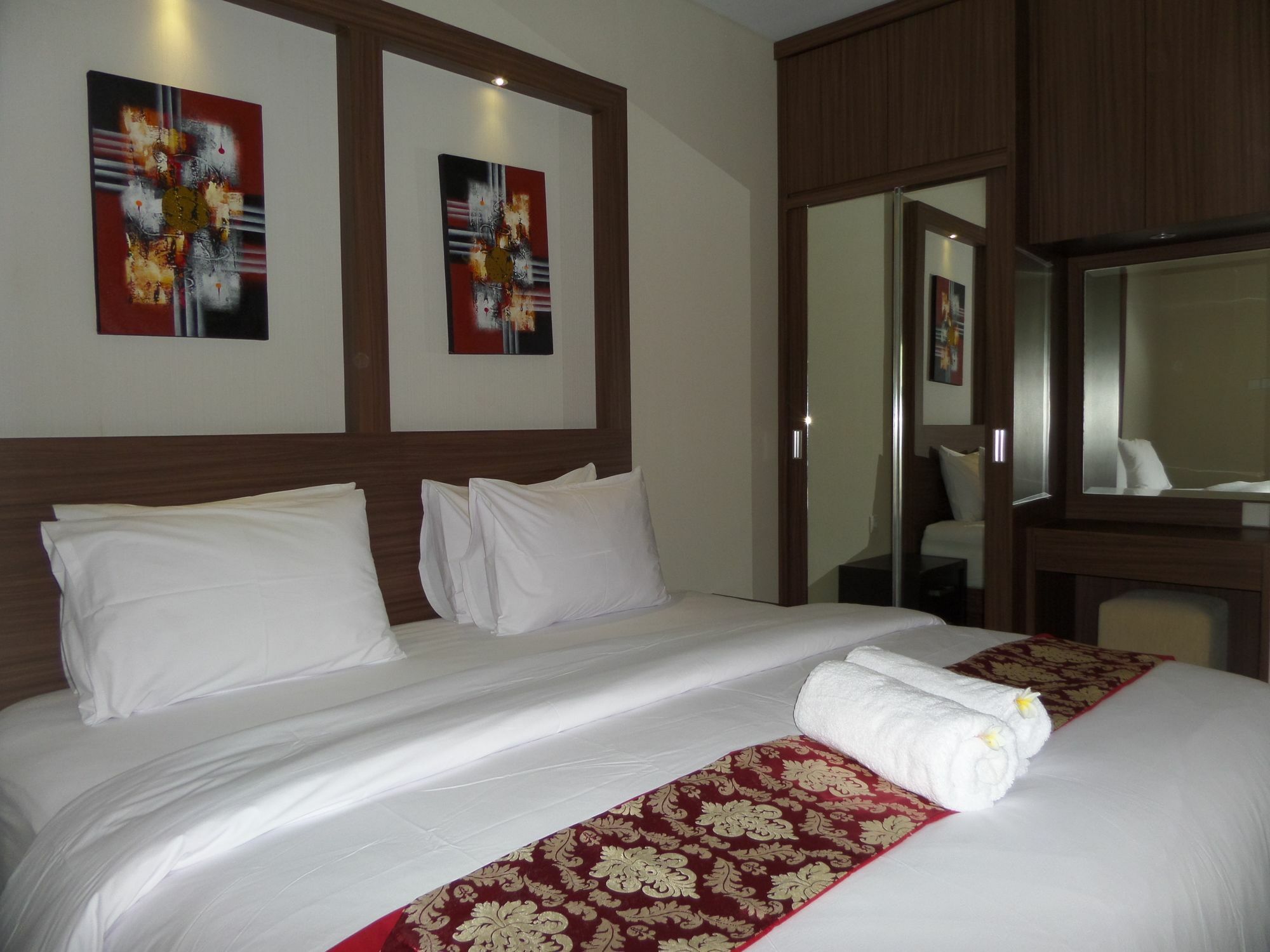 Royal Majesty Villas Kuta  Exterior photo